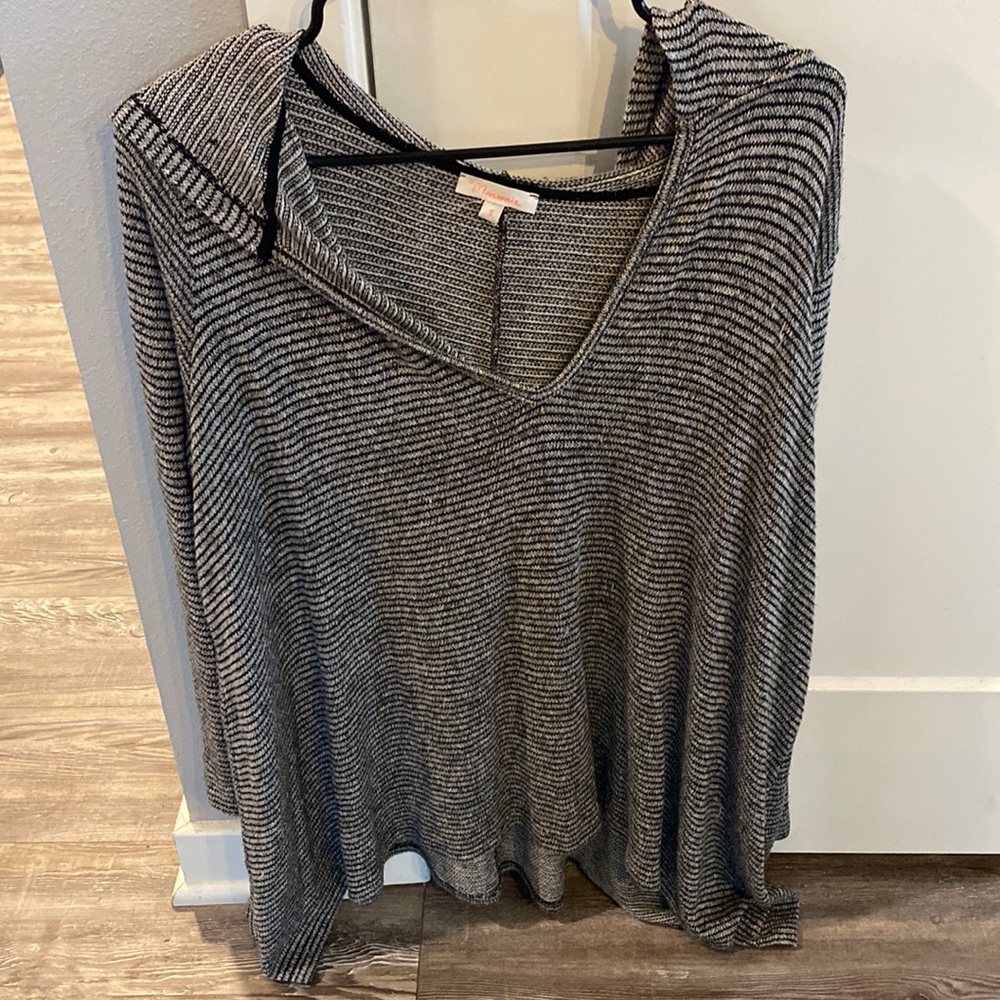 Women’s Sweater with hood